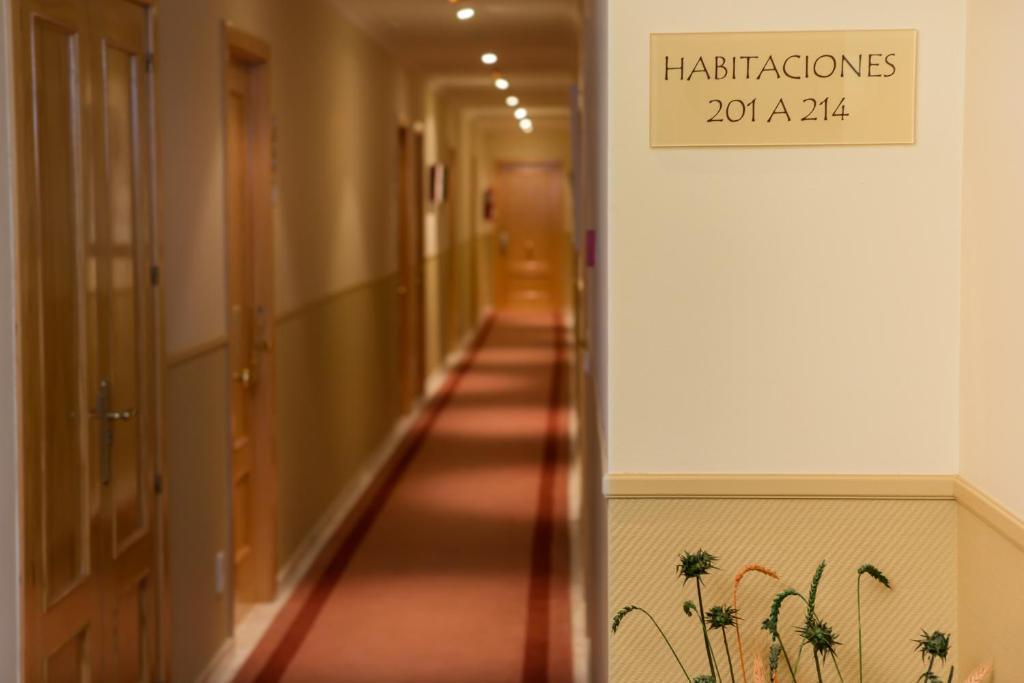 Hotel La Torre Vega de Valdetronco Kültér fotó